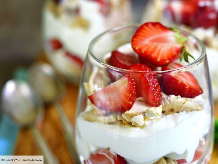Verrine de pavlova aux fraises : la recette de ce dessert frais et express
