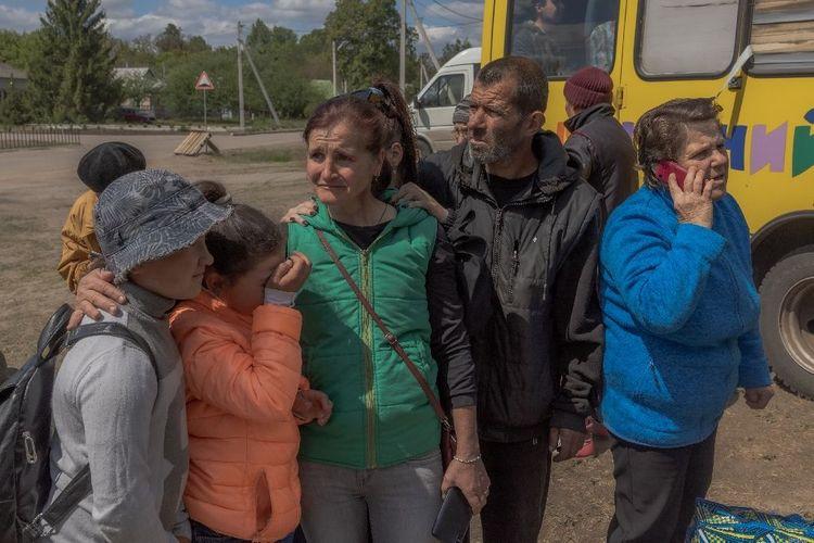 A Kharkiv, la longue attente des parents de familles prises dans la guerre