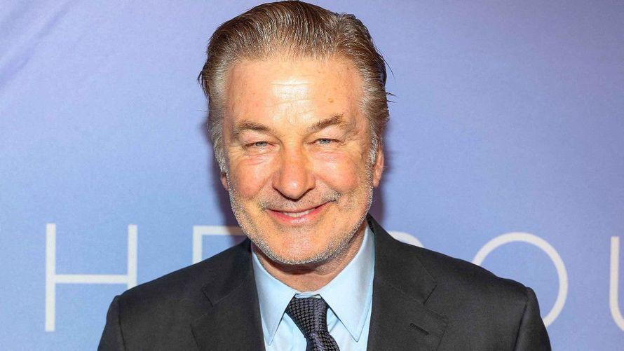 Alec Baldwin, gros menteur ? Nouveaux éléments accablants après l’accident mortel en tournage