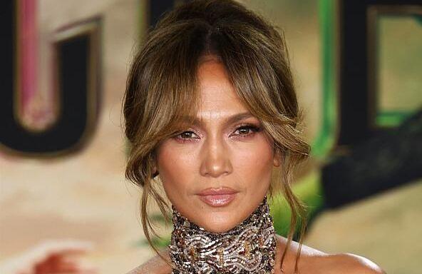 Jennifer Lopez succombe à la manucure la plus élégante de l'hiver