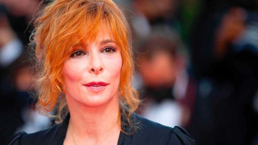 "Je ressens leur absence jusque dans mes os" : en deuil, Mylène Farmer évoque sa solitude depuis la mort de son dernier compagnon