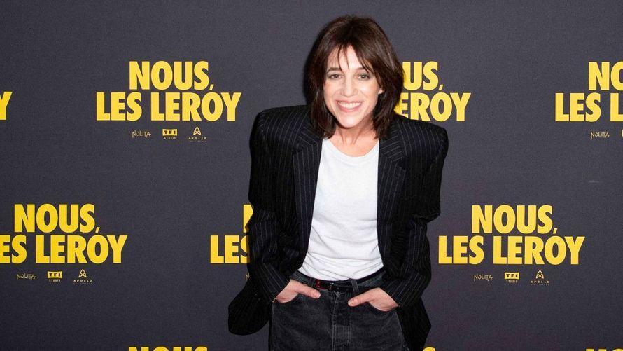 Charlotte Gainsbourg surprend "à genoux" : l’actrice s’est mise dans une position inconfortable avec Yvan Attal avant de tout annuler