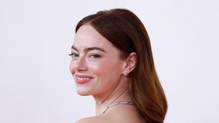 "Je suis vraiment dépassée", Oscars 2024 : incident en pleine cérémonie pour Emma Stone, sa robe complètement abîmée