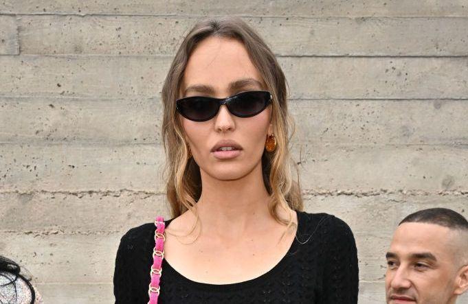 Lily-Rose Depp : ses 3 façons de porter les mules à talons