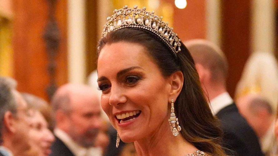 Kate Middleton est-elle morte ? Son visage a-t-il été bidouillé ? Les théories les plus folles du moment