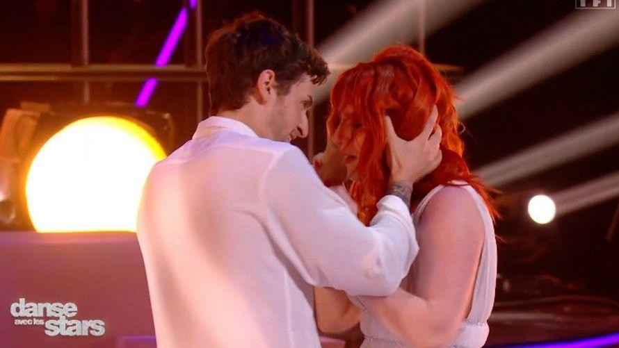 "Danse avec les stars" : Adeline Toniutti évoque son ex violent à travers sa prestation, tout le plateau en larmes