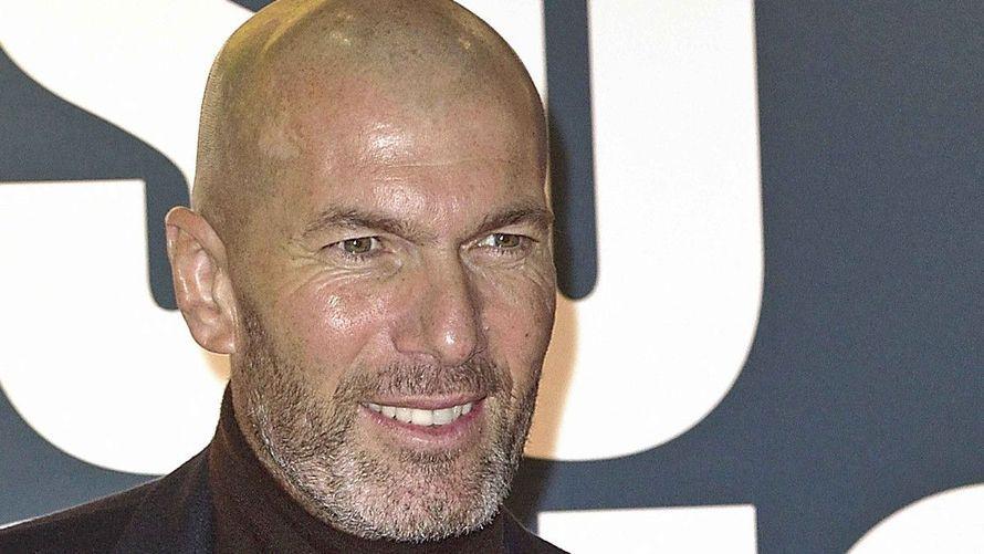 "Il m'en a beaucoup voulu", "ça pisse le sang" : Benjamin Castaldi révèle avoir planté un couteau à Zinedine Zidane