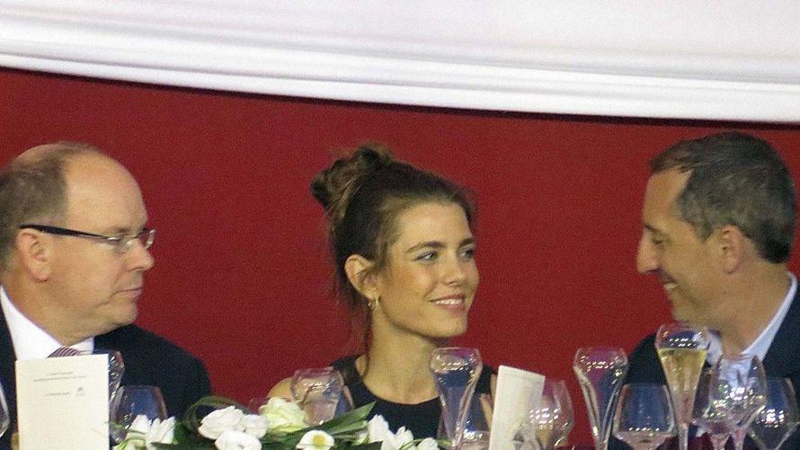 Gad Elmaleh évoque comme rarement la rencontre entre sa mère marocaine et son ex, Charlotte Casiraghi à Monaco