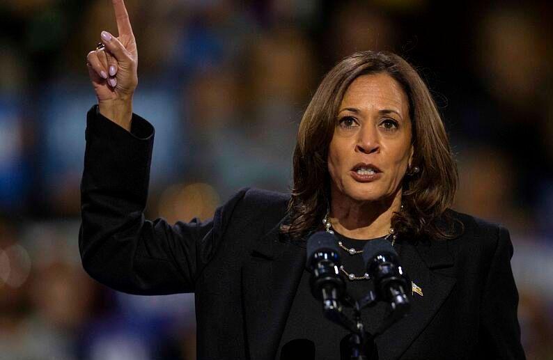 Présidentielle américaine : Kamala Harris, entre rupture et audace, se démarque de Joe Biden et attaque Donald Trump