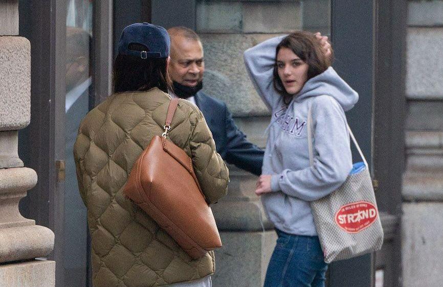 Suri Cruise vue à New York : sa ressemblance flagrante avec sa mère Katie Holmes