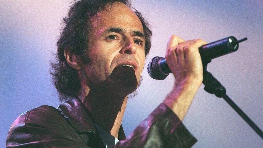 Jean-Jacques Goldman toute langue dehors : drôle de photo et drôle de tweet dans les coulisses des Enfoirés