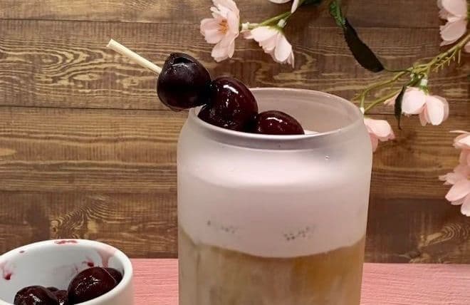 On vous dévoile la recette du Cherry Chaï glacé
