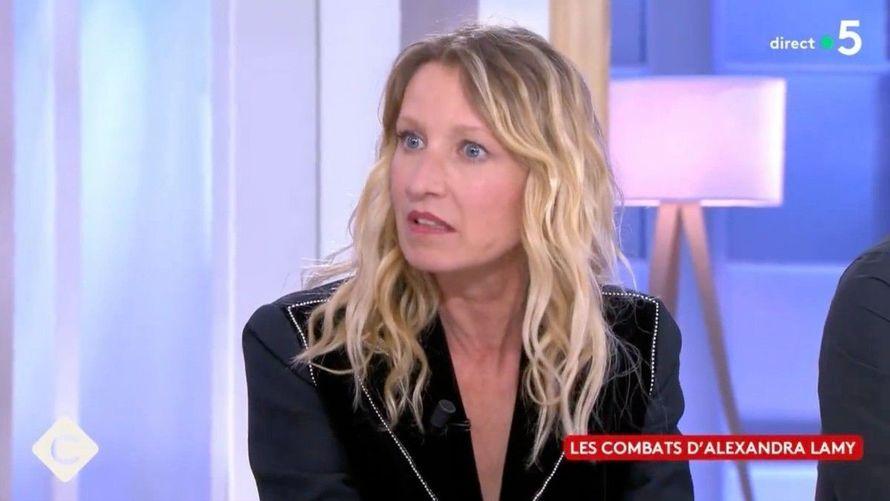 "Ça crée des guerres", Alexandra Lamy sans détour dans "C à vous", son reproche aux célébrités masculines