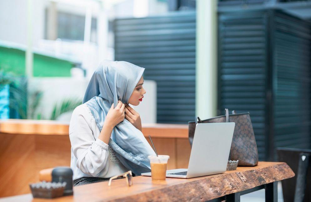 Contrat d’apprentissage : le port du voile diminue les opportunités des étudiantes de « plus de 80 % »