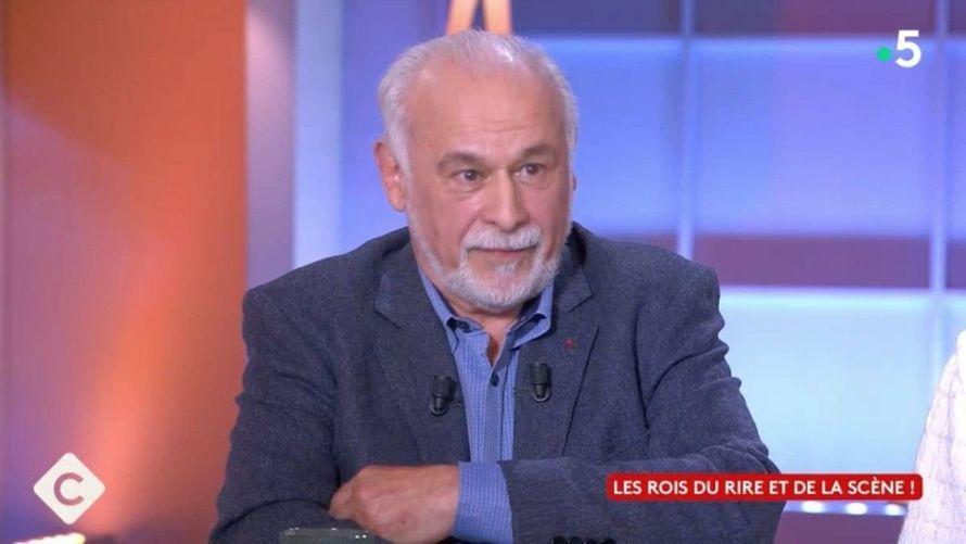 "Un physique ingrat et une voix inécoutable", Francis Perrin bouleversant dans "C à vous"