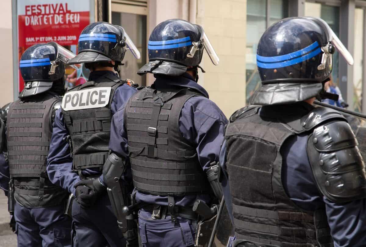 Essonne : un quadragénaire agressé en réunion, on tente de lui voler son deux-roues