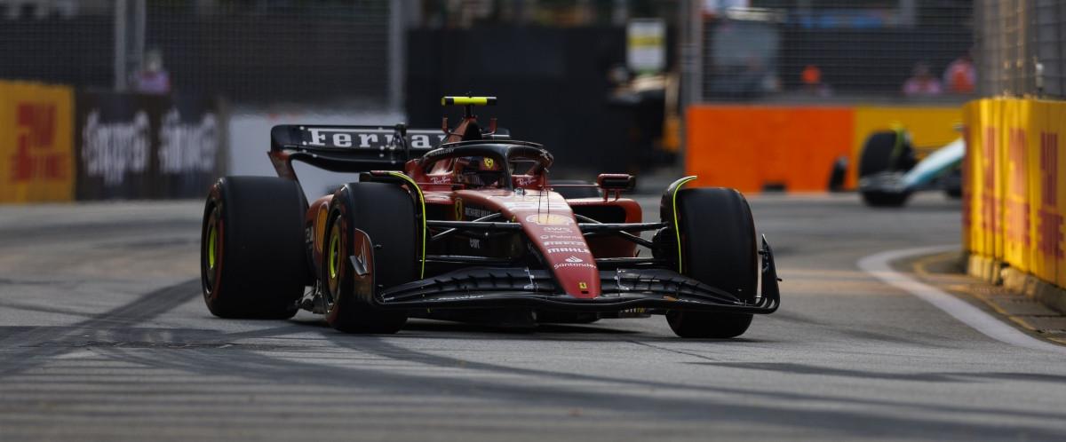 Carlos Sainz enchaîne à Singapour