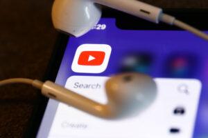 YouTube Music vous permet désormais de générer une image via l’IA pour votre playlist