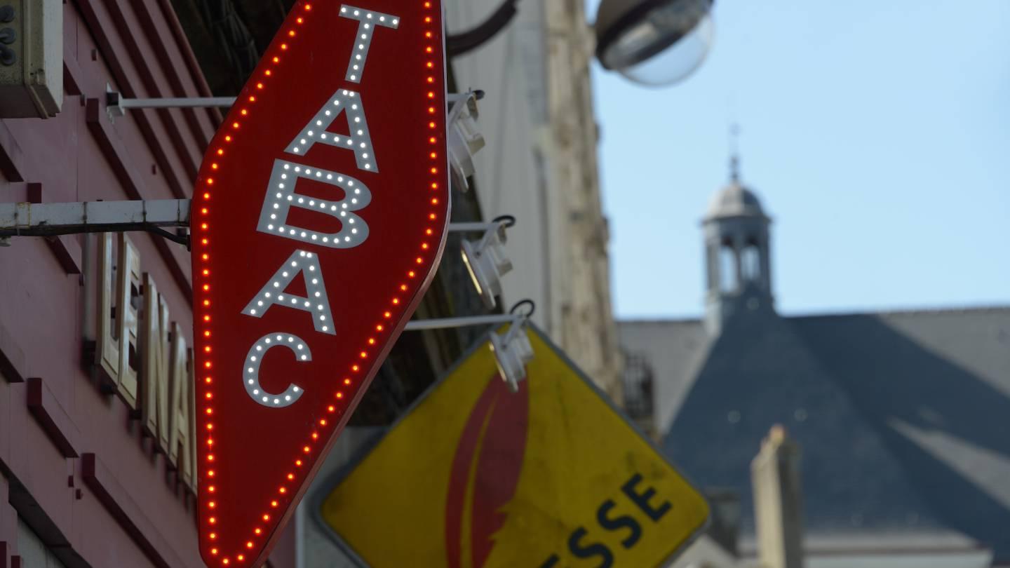 Carte bancaire : pourquoi payer dans un bureau de tabac vous coûte aussi cher