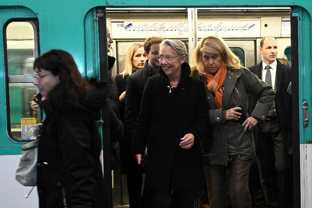 Borne veut un « sursaut collectif » contre les violences sexistes dans les transports