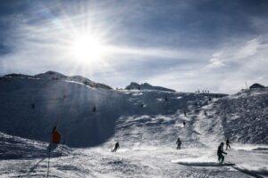 Premières glisses dans les Alpes, avec la préouverture de stations en altitude