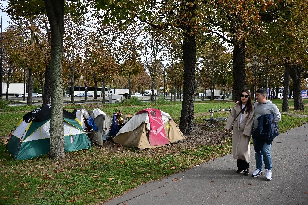 Ile-de-France: des associatifs accusent la police de violences « systémiques » envers les migrants