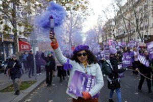 Contre les violences faites aux femmes, une marée violette dans les rues