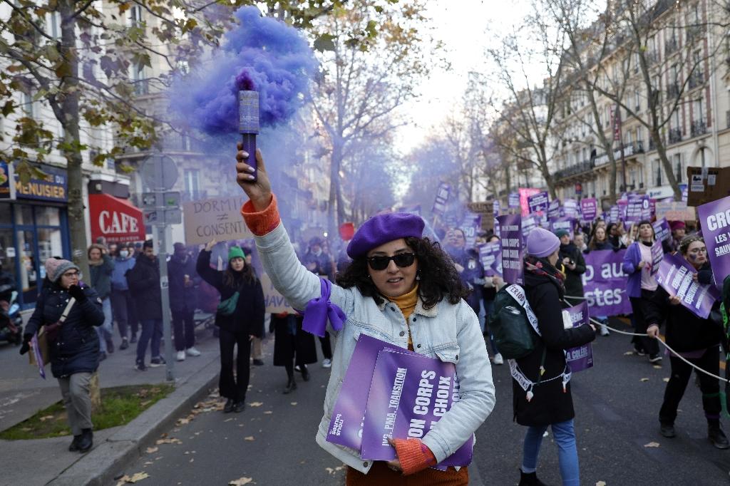 Contre les violences faites aux femmes, une marée violette dans les rues