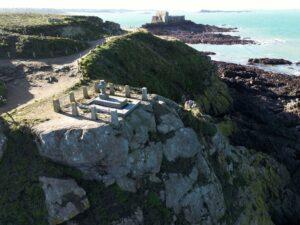 Sur un îlot de Saint-Malo, l’érosion menace la tombe de Chateaubriand