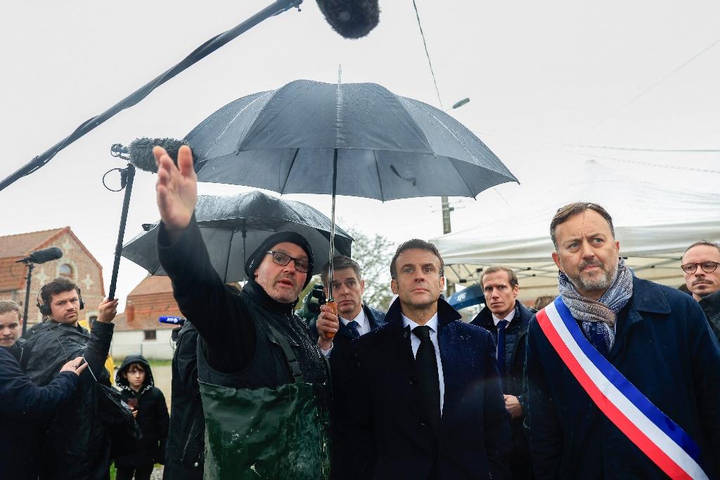 Pas-de-Calais: l’eau remonte avec les pluies, Macron promet 50 millions