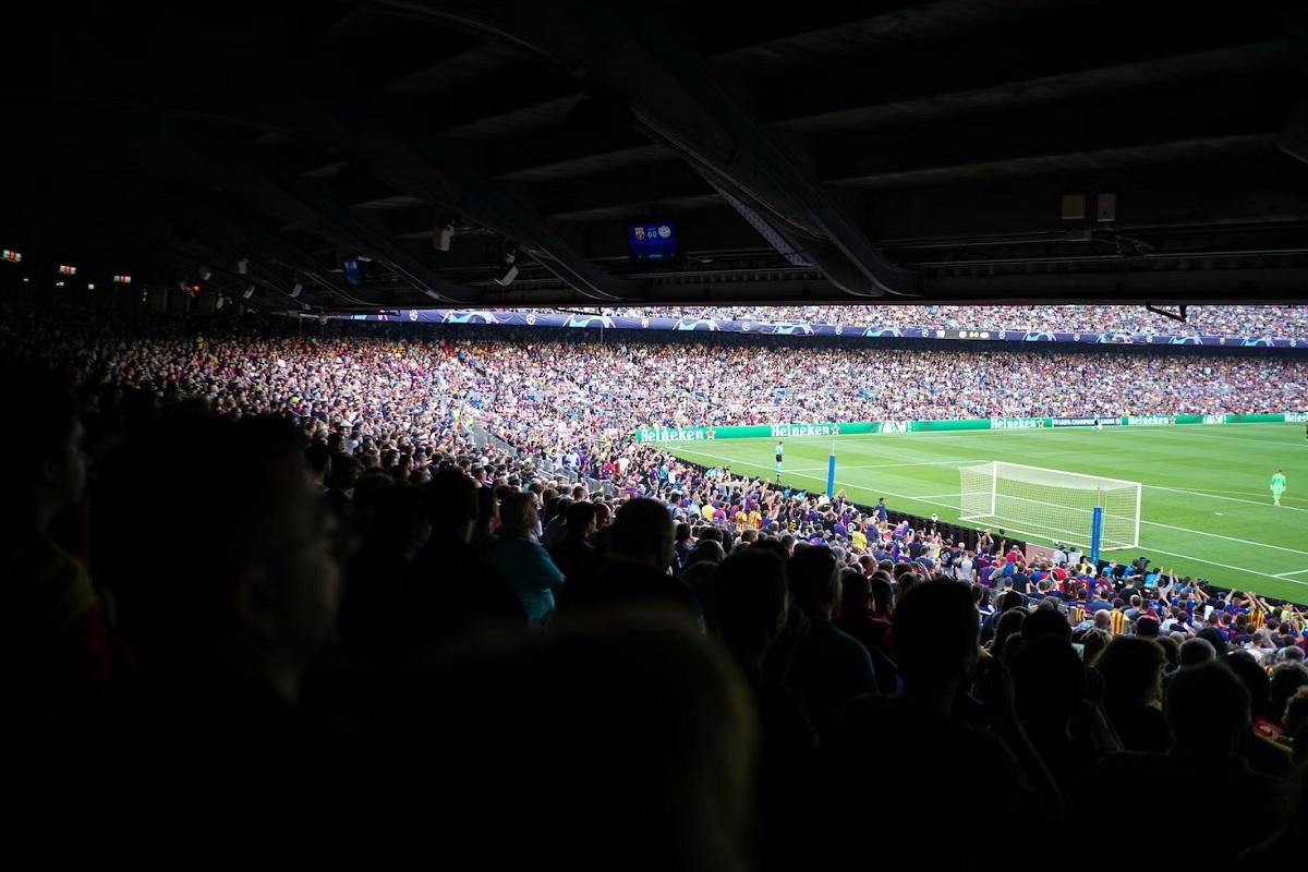 Foot : la Ligue 1 réfléchit à une interruption systématique des rencontres en cas de chants homophobes dans les stades