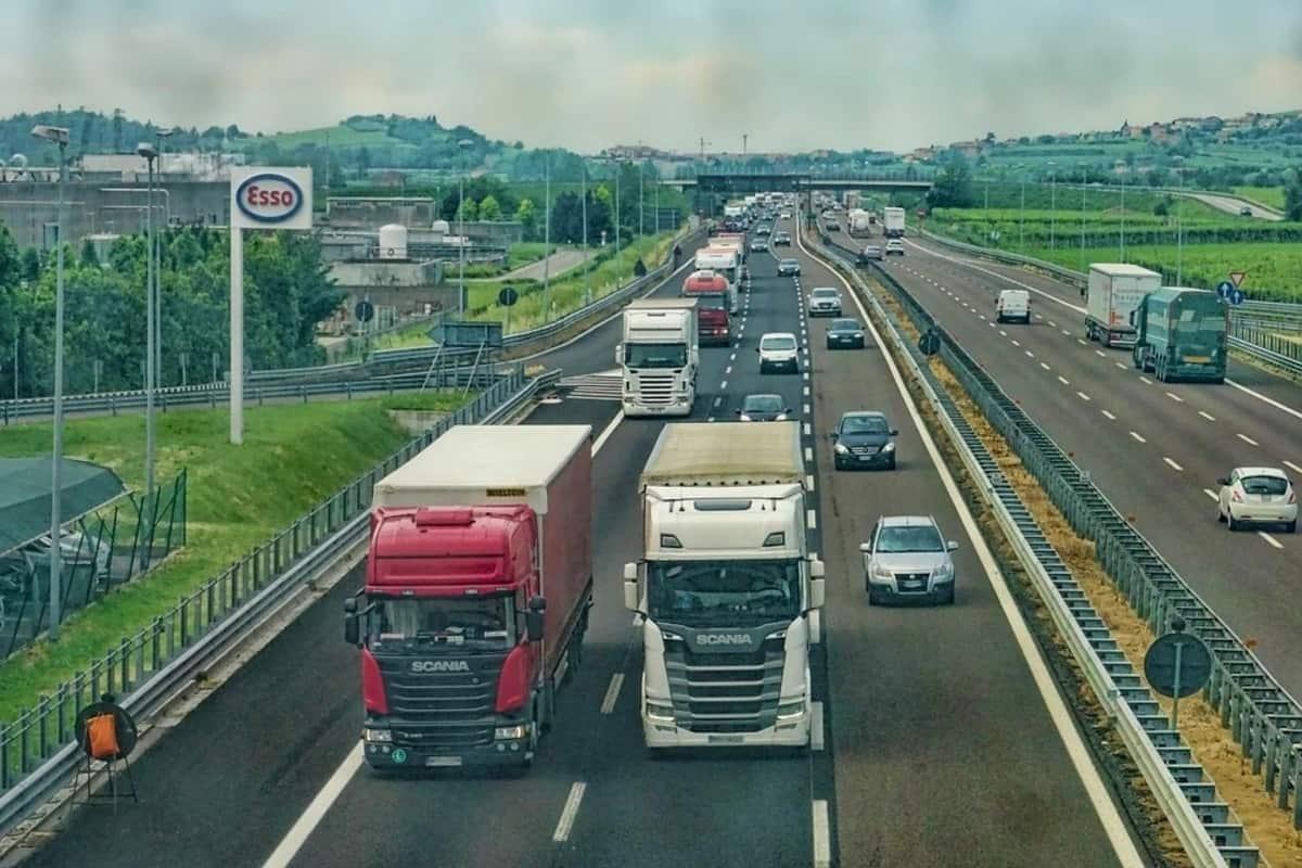 Carbone : l’UE veut verdir camions et bus, pour une “révolution industrielle”