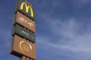 McDonald’s va mettre en service des bornes de recharge ultrarapide en France