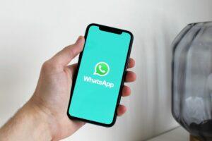 Cybersécurité : les ministres, secrétaires d’État, directeurs et membres de cabinet priés de désinstaller WhatsApp, Signal et Telegram