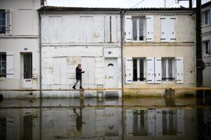 D’Angoulême à Saintes, la Charente déborde et les habitants font avec