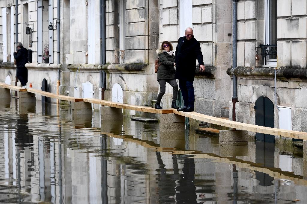 Inondations: la Charente atteint son pic avant une lente décrue jusqu’à Noël