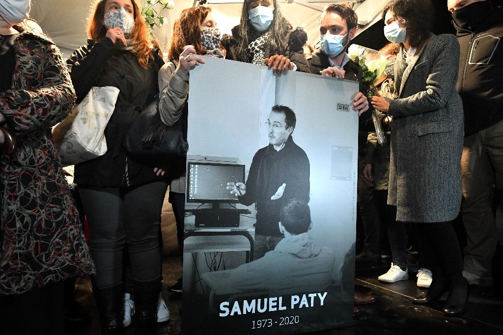 Assassinat de Samuel Paty: sursis et bracelet électronique pour les six collégiens