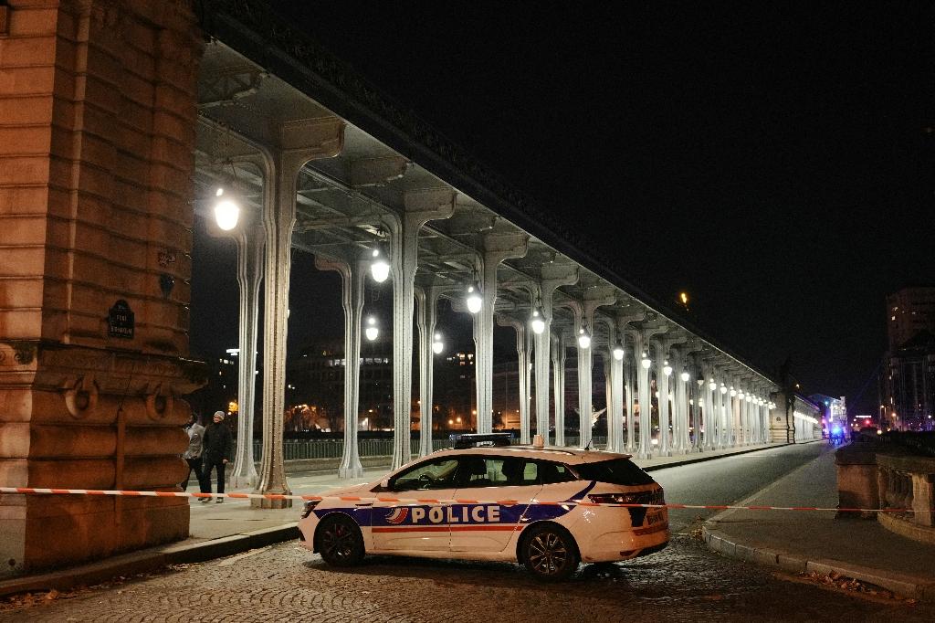 Attentat près de la Tour Eiffel: l’auteur « assume » et dit « avoir agi seul »