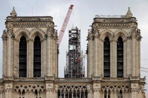 A un an de la réouverture, Macron sur le chantier de Notre-Dame de Paris