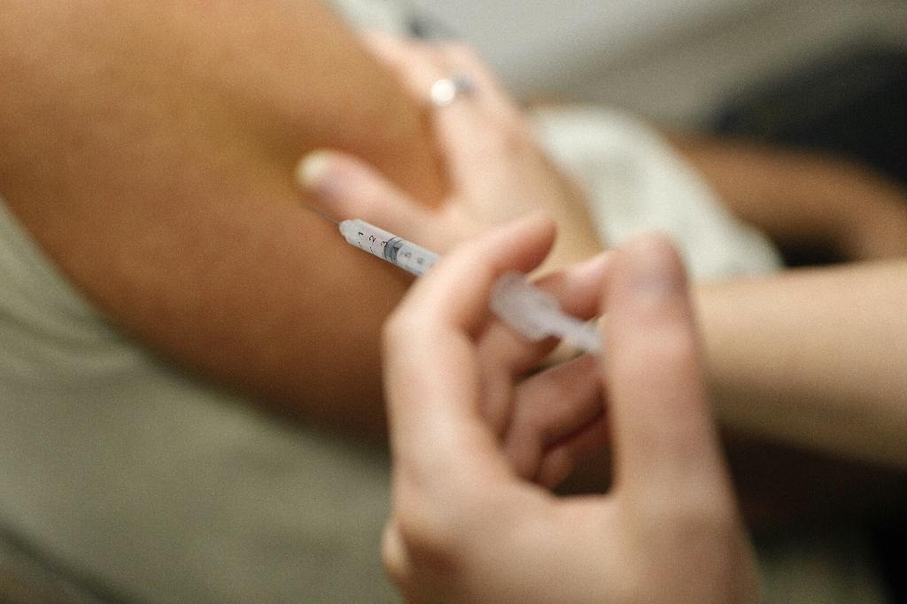 Covid, grippe: Rousseau appelle à « un rebond de la vaccination » avant les fêtes