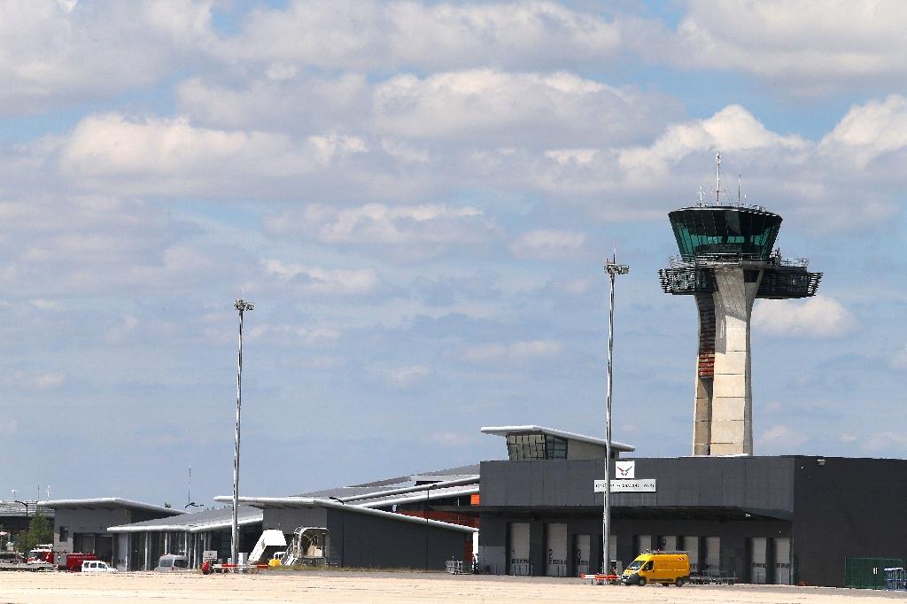 Marne: un avion transportant 303 Indiens immobilisé, soupçons de traite d’êtres humains »