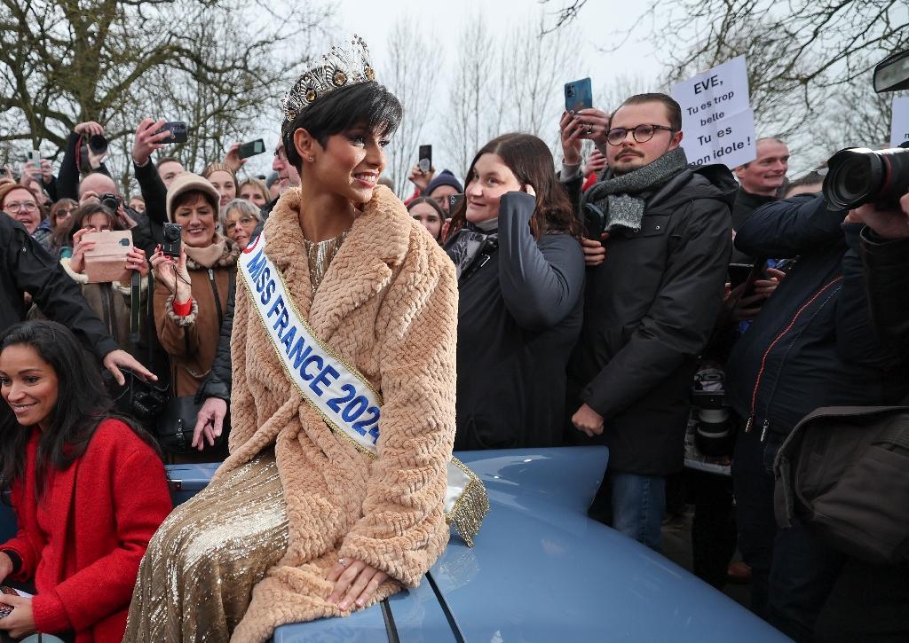 Bain de foule et pluie de compliments pour la nouvelle miss France dans son village du Nord