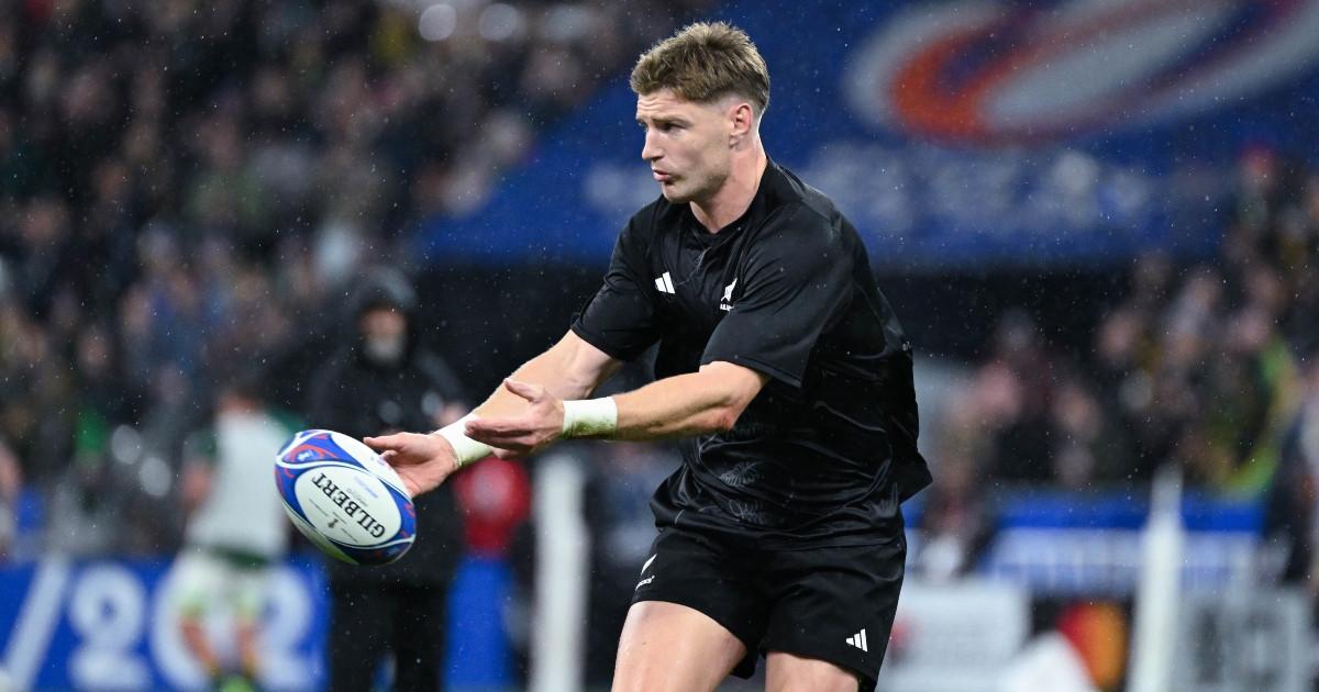 Beauden Barrett fidèle aux Blacks et aux Blues