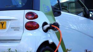 Voiture électrique à 100 euros par mois : entrée en vigueur en janvier 2024