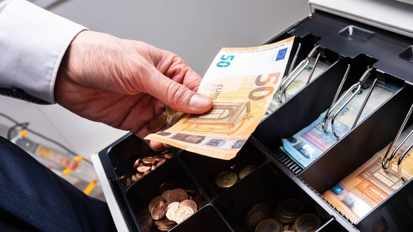 INFO MONEYVOX. L’euro fête ses 25 ans et un Français sur deux continue de convertir en francs !