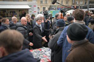 Gabriel Attal au marché de Caen pour parler pouvoir d’achat