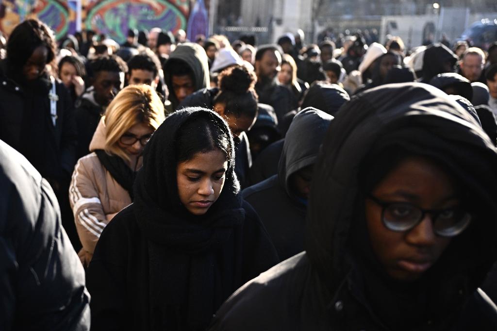 Appels au calme à Saint-Denis après le meurtre d’un adolescent de 14 ans