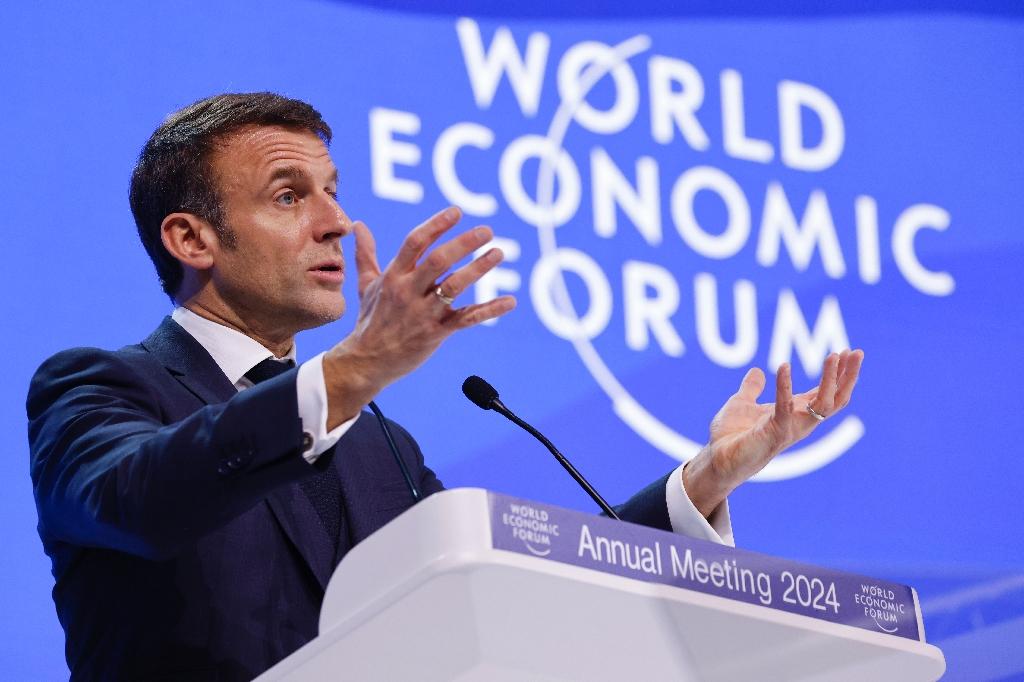 A Davos, Macron appelle l’Europe à s’armer en 2024 face à « l’accélération » du monde