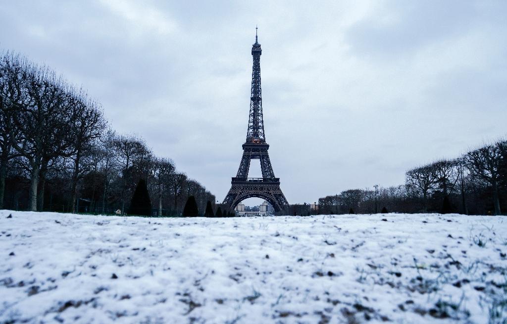 Neige de la Normandie à Paris, verglas sur les routes, encore du froid attendu mercredi