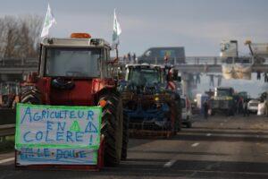 Ecologie, gazole, Europe: les agriculteurs se mobilisent, le gouvernement Attal promet des annonces